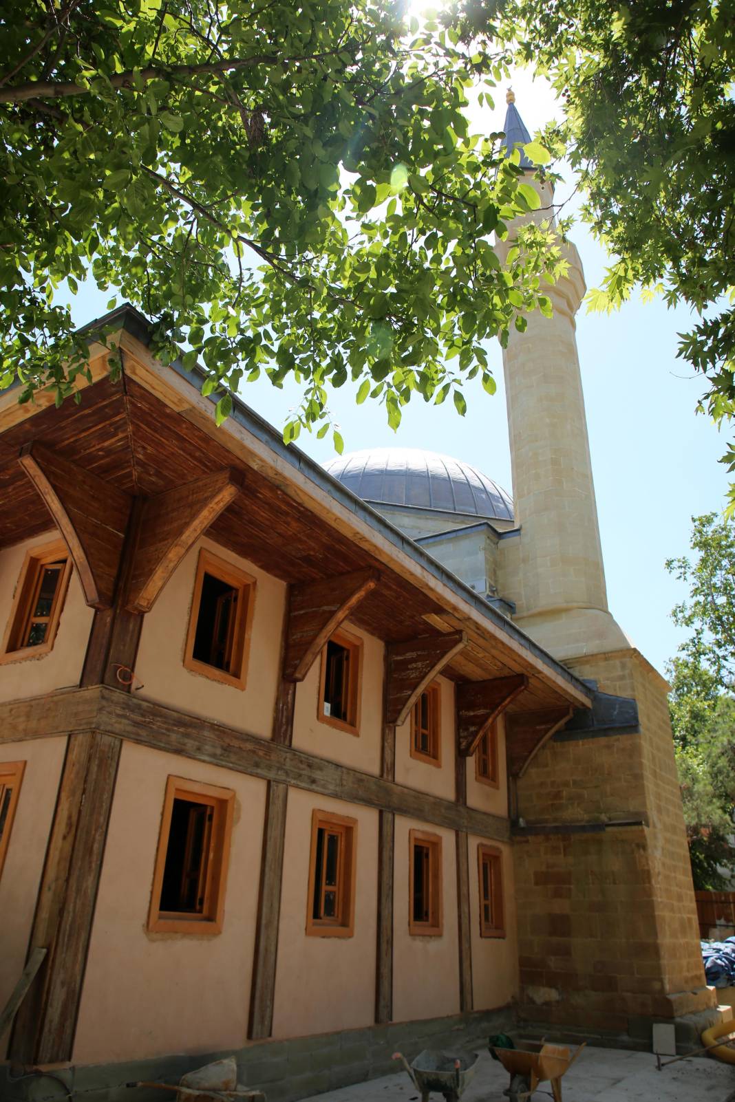 5 asırlık Hersekzade Ahmet Paşa Camisi için aranan ‘Keşan taşı’ 3 yıl sonra bulundu. Adı ‘Evliya Çelebi'nin Seyahatnamesi'nde geçiyor 16